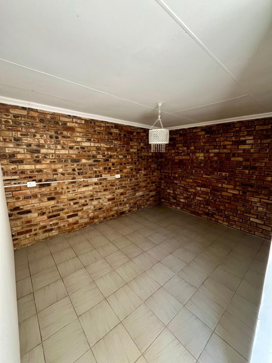 4 Bedroom Property for Sale in Flamwood North West